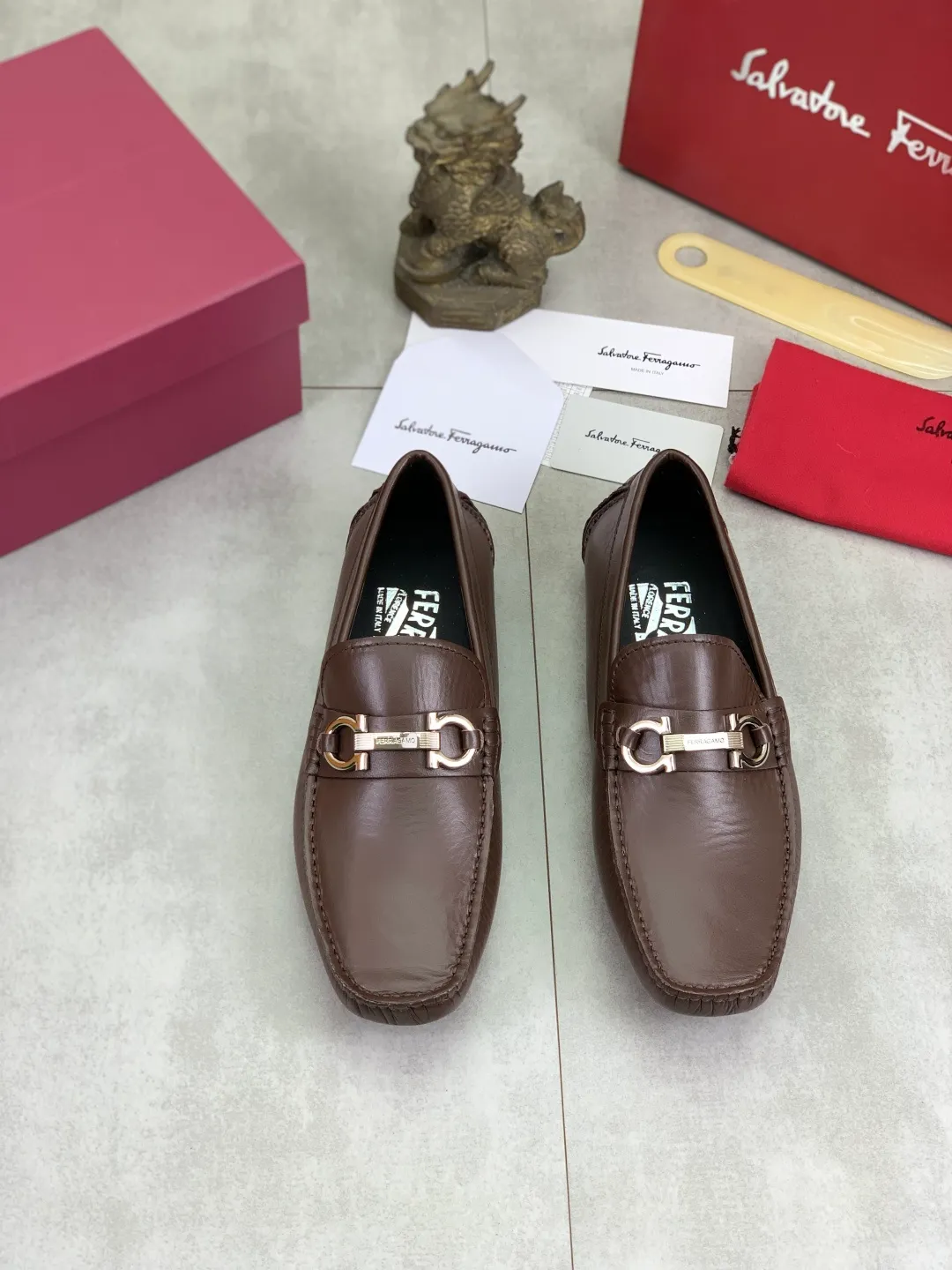 Men's shoes 💰P542 New model, high quality [Ferragamo/Ferragamo] Latest lazy slip-on shoes Original imported calfskin, imported cowhide lining + original luxury metal buckle + original combination outsole Comparison without pressure Code number: 38-45